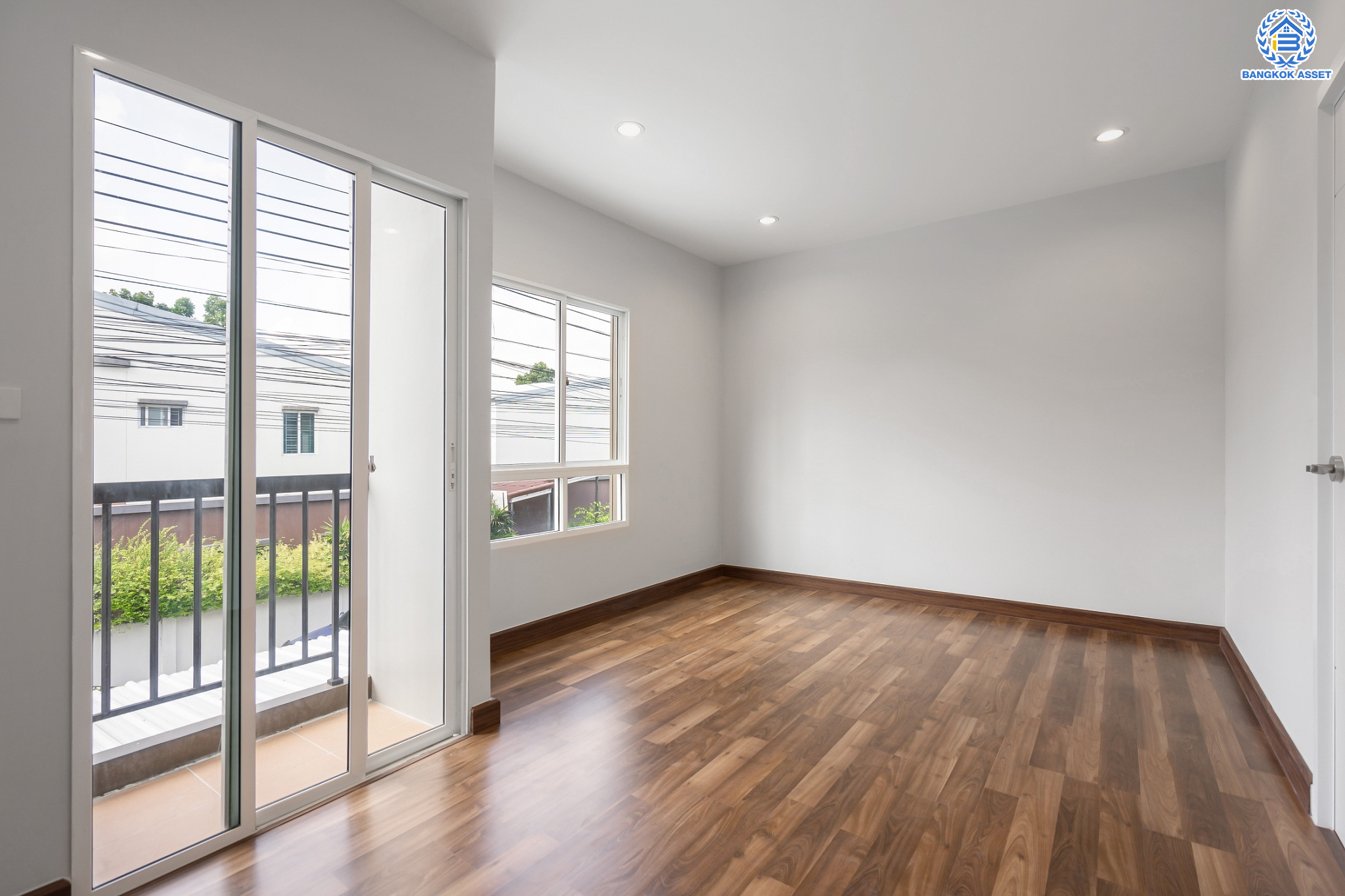 ทาวน์เฮ้าส์มือสองนนทบุรี ม.วิลเลตไลท์ ราชพฤกษ์-ปิ่นเกล้า เนื้อที่ 17.2 ตร.ว. ฟังก์ชัน 3 ห้องนอน 2 ห้องน้ำ จอดรถได้ 2 คัน  บนทำเลสะดวกสบาย เดินทางง่าย เข้า-ออกได้หลายเส้นทาง ทั้งทางราชพฤกษ์ กาญจนาภิเษก และนครอินทร์ เพียง 5 นาทีถึงจุดขึ้นทางด่วน "ศรีรัช"